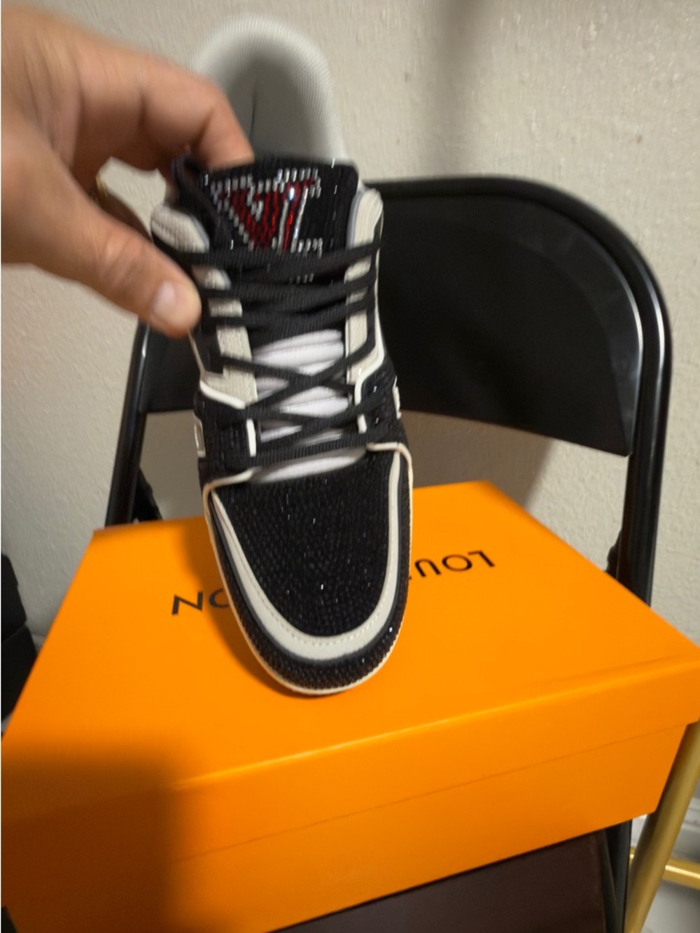 Men's Black and Cream Luxury Low-Top Sneakers Louis Vuitton size 9.5 - Picture 3 of 6